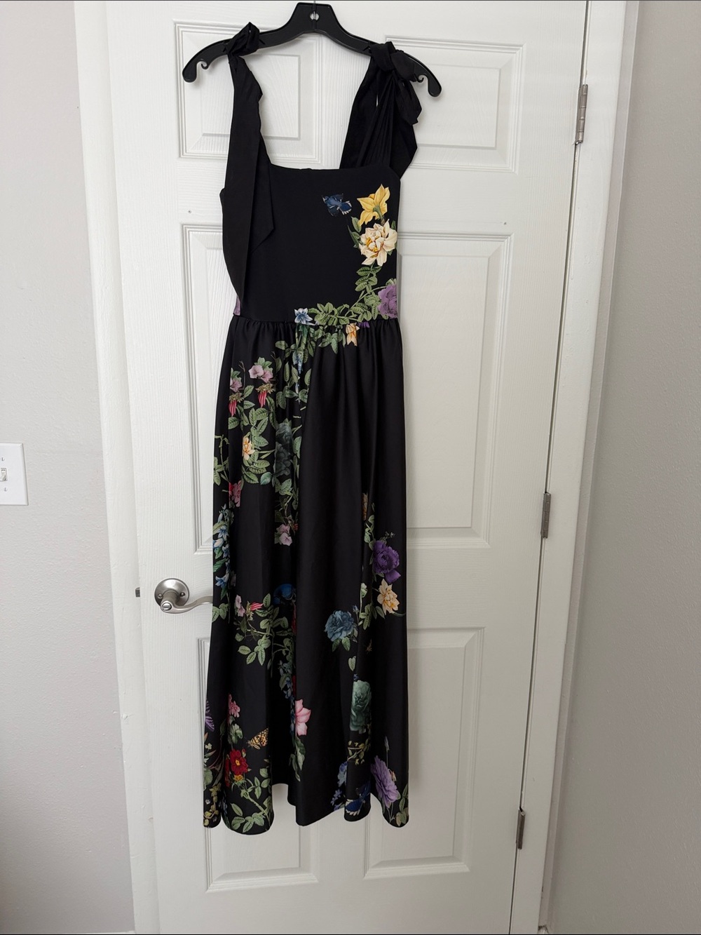 Alice & Olivia Oriana Drop-Waist Black Floral Tie-Shoulder Dress - Picture 4 of 6